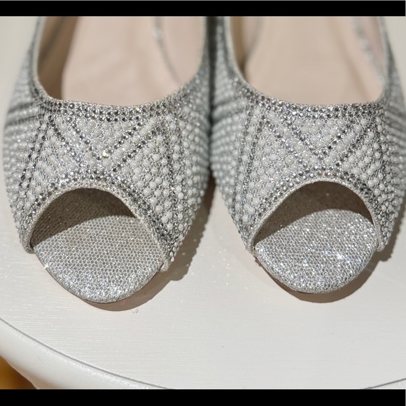 David’s Bridal Pearl & Crystal Wedding Flats - Picture 2 of 7